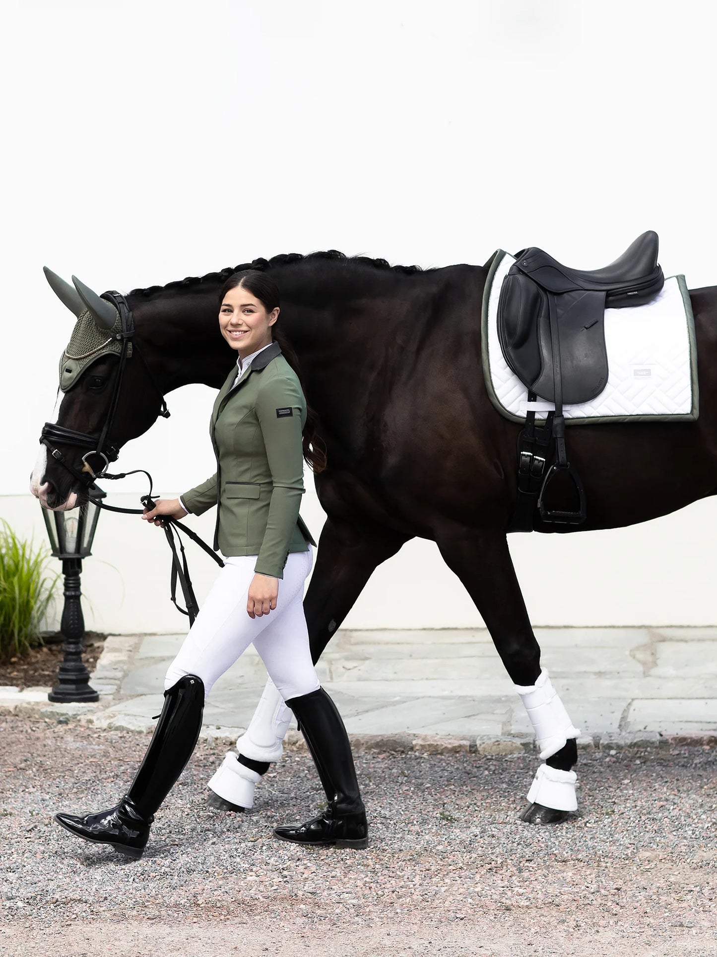 Equestrian Stockholm - White/Striking Valley Modern Saddlepad